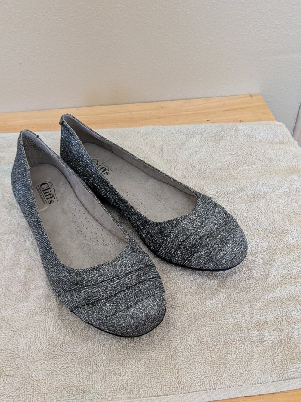 Cliff's Clara Ballet Flats - Silvery sparkle - Size 8.5 - NWOT
